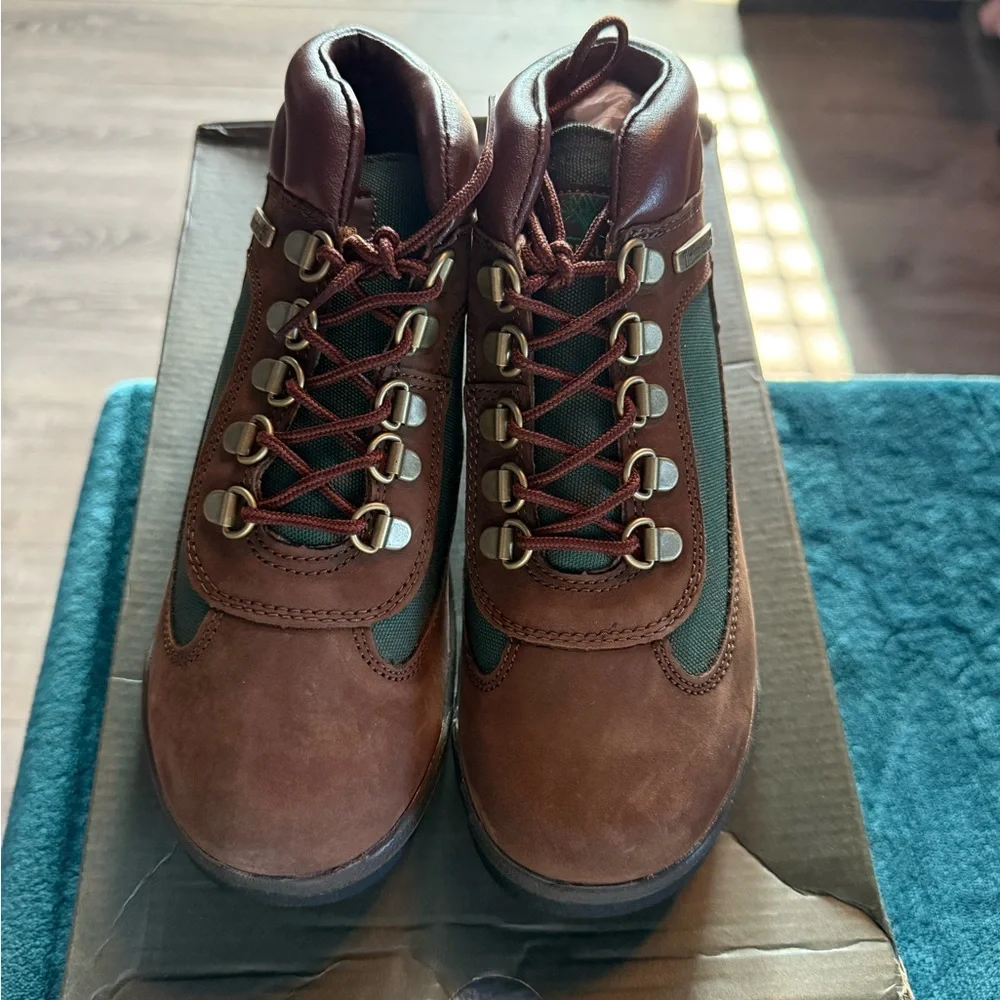 Timberland Leather Boots in Brown and Green - Picture 2 of 2